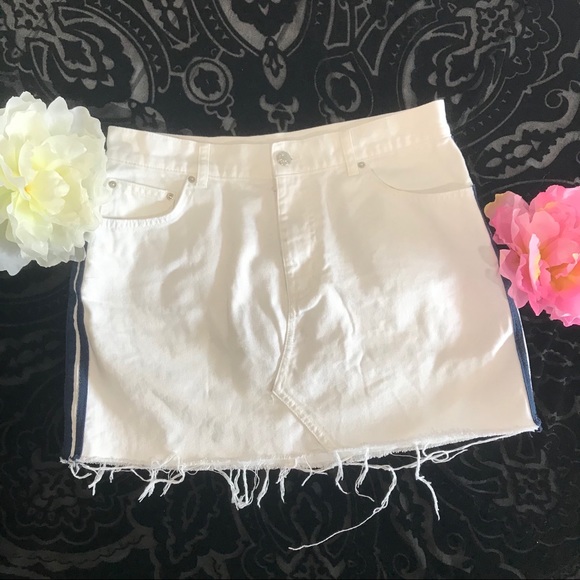 Pull&Bear Dresses & Skirts - Pull&Bear 30 White Denim Mini Skirt Sz L (D17)